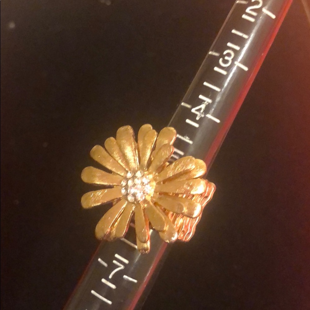 Gold-Tone Flower Statement Ring W/ Rhinestones - image 4